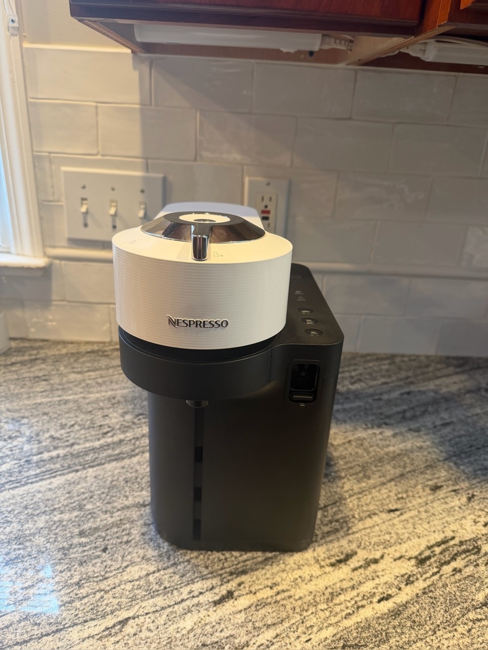 DeLonghi ENV300 Nespresso Vertuo Lattissima Coffee Espresso Machine